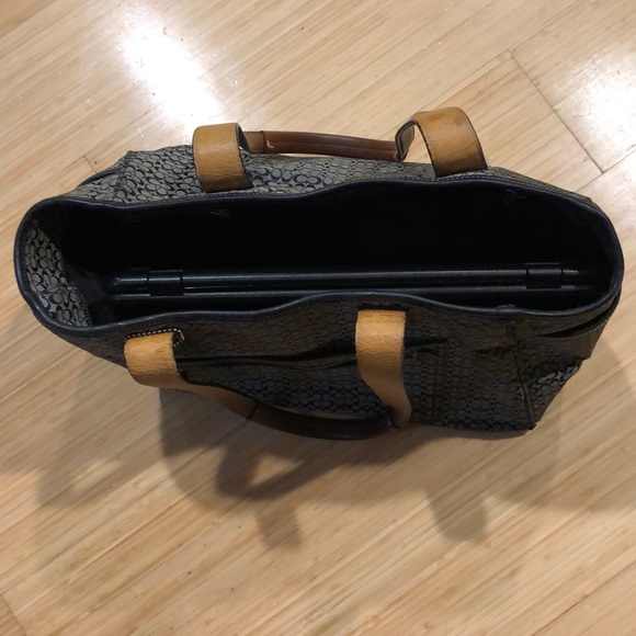 Coach signature C zipper tote in signature canvas - Picture 8 of 11